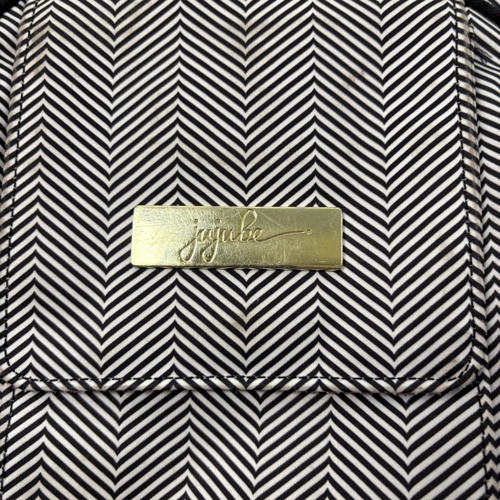 Ju-Ju-Be Be Right Back Diaper Bag black & white striped with gold hardware - Picture 3 of 13